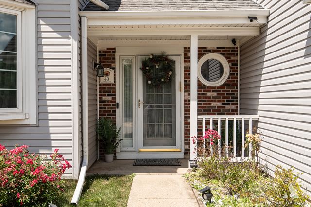 40 Jackson Lane, Streamwood, IL 60107