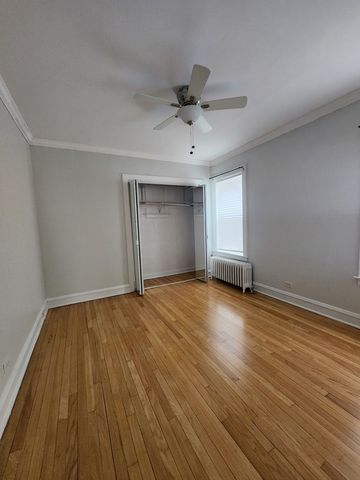 1112 Grove Street 1A, Evanston, IL 60201