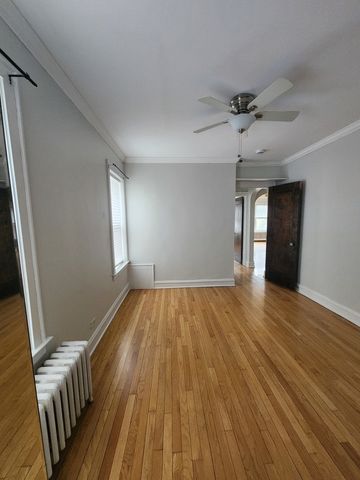 1112 Grove Street 1A, Evanston, IL 60201