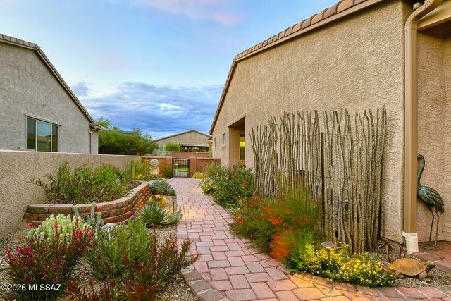 2496 W Music Mountains Drive, Green Valley, AZ 85622