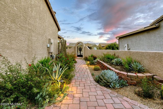 2496 W Music Mountains Drive, Green Valley, AZ 85622