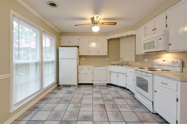 2172 Memorial Dr Apt C3, Clarksville, TN 37043