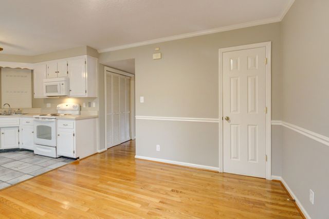 2172 Memorial Dr Apt C3, Clarksville, TN 37043