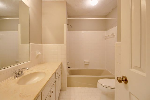 2172 Memorial Dr Apt C3, Clarksville, TN 37043