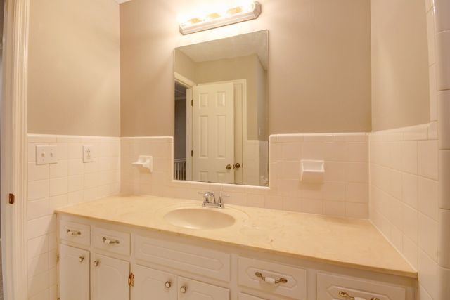 2172 Memorial Dr Apt C3, Clarksville, TN 37043