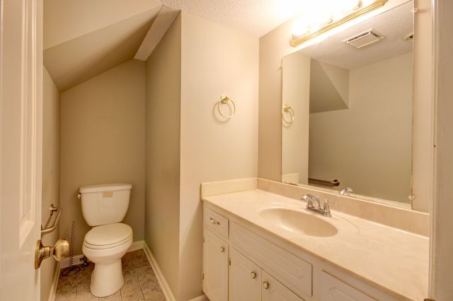 2172 Memorial Dr Apt C3, Clarksville, TN 37043