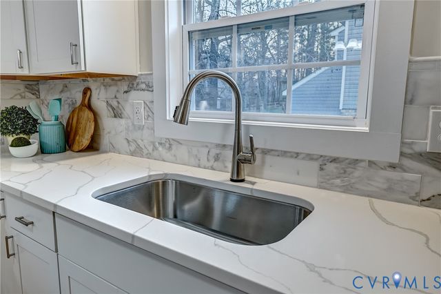 12301 Beaver Point Dr, Midlothian, VA 23112