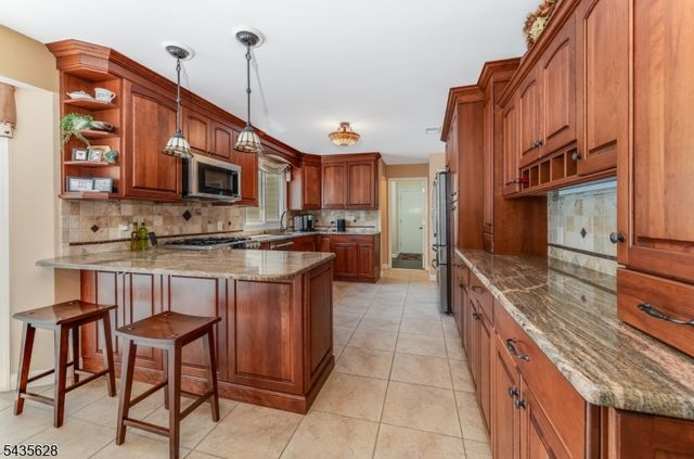 3 EWING DRIVE, Raritan Twp., NJ 08822