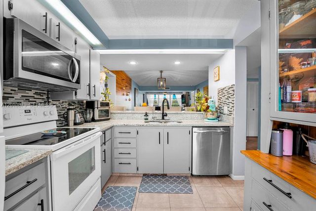 6049 Balboa Cir 302, Boca Raton, FL 33433