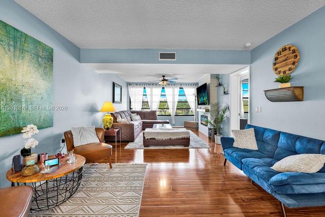 6049 Balboa Cir 302, Boca Raton, FL 33433