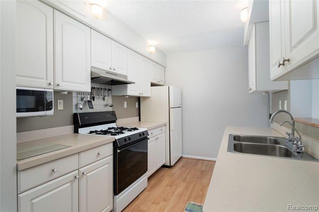 33241 Fargo Street 67, Livonia, MI 48152