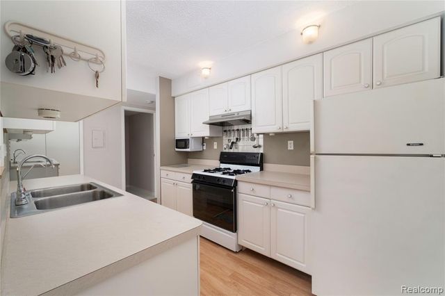 33241 Fargo Street 67, Livonia, MI 48152