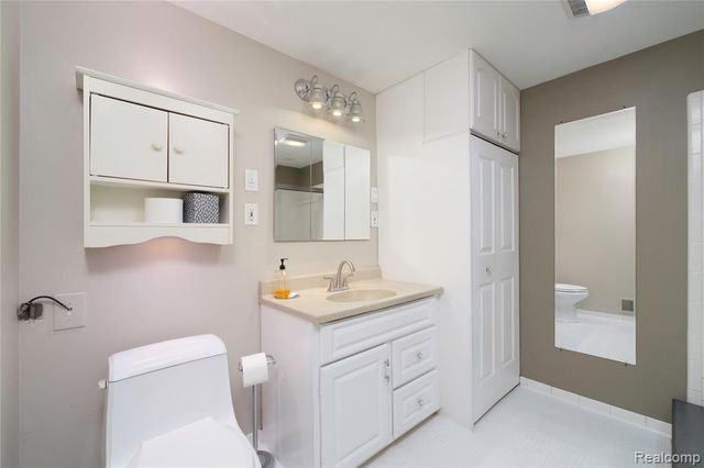 33241 Fargo Street 67, Livonia, MI 48152