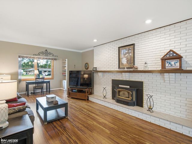 6185 Golfview Drive, Burton, MI 48509
