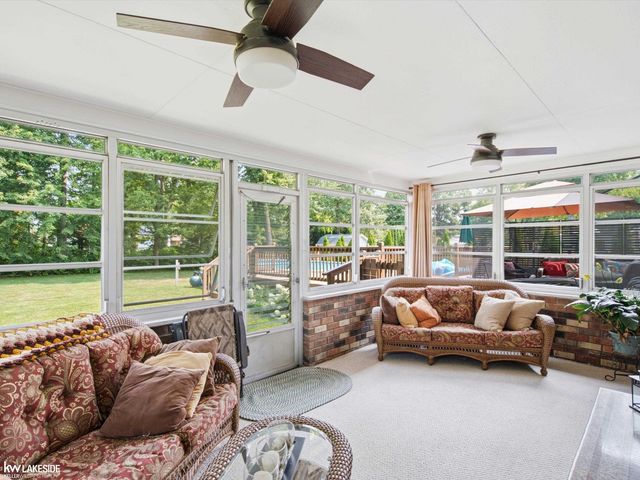 6185 Golfview Drive, Burton, MI 48509