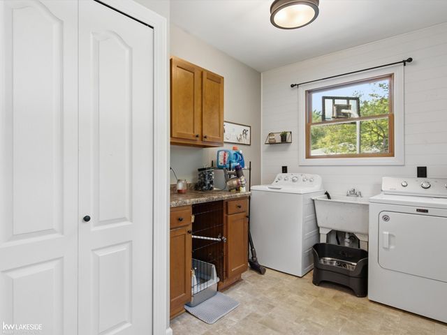 6185 Golfview Drive, Burton, MI 48509