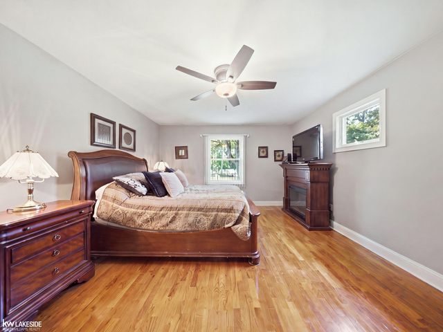 6185 Golfview Drive, Burton, MI 48509