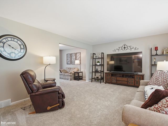 6185 Golfview Drive, Burton, MI 48509