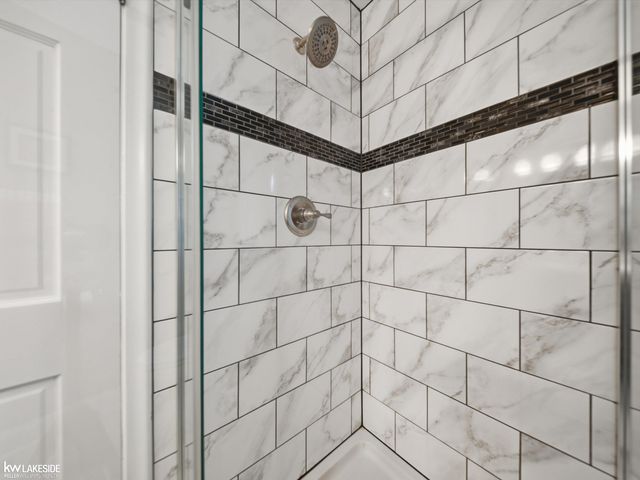 6185 Golfview Drive, Burton, MI 48509