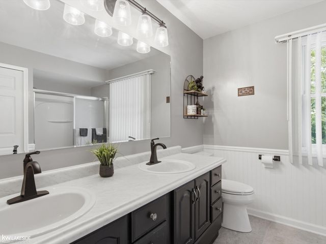 6185 Golfview Drive, Burton, MI 48509