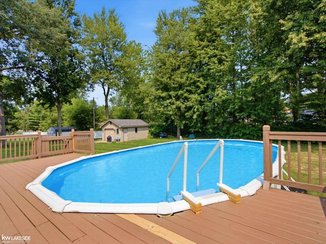 6185 Golfview Drive, Burton, MI 48509