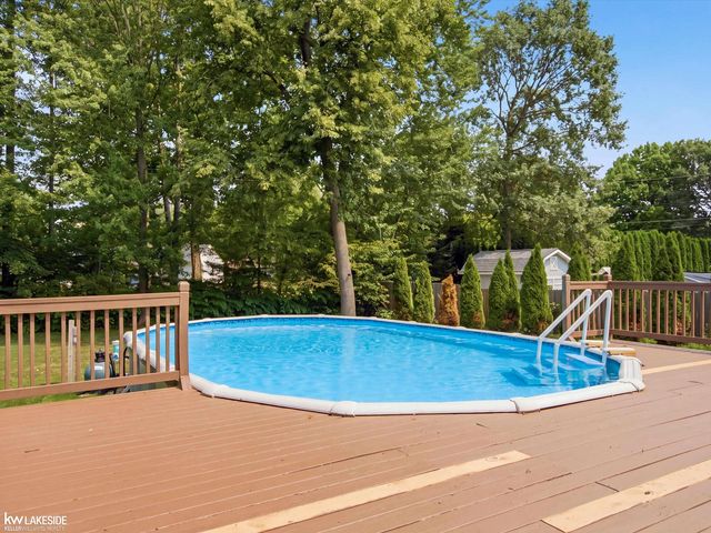 6185 Golfview Drive, Burton, MI 48509