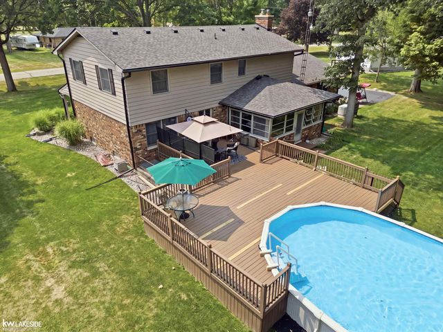 6185 Golfview Drive, Burton, MI 48509