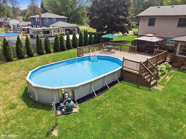 6185 Golfview Drive, Burton, MI 48509