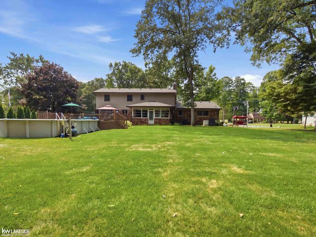 6185 Golfview Drive, Burton, MI 48509