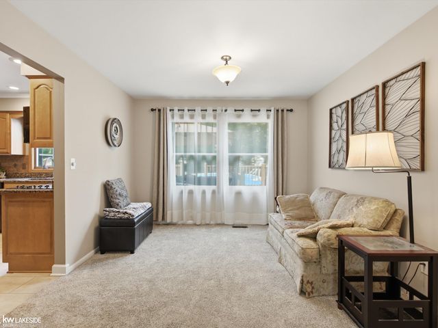 6185 Golfview Drive, Burton, MI 48509