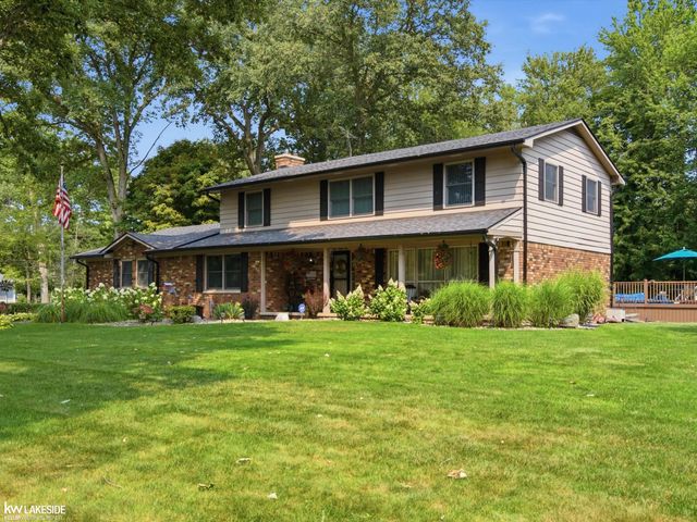 6185 Golfview Drive, Burton, MI 48509