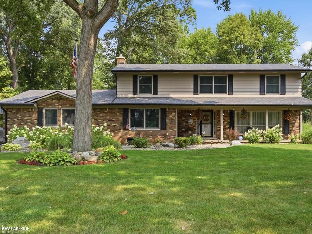 6185 Golfview Drive, Burton, MI 48509