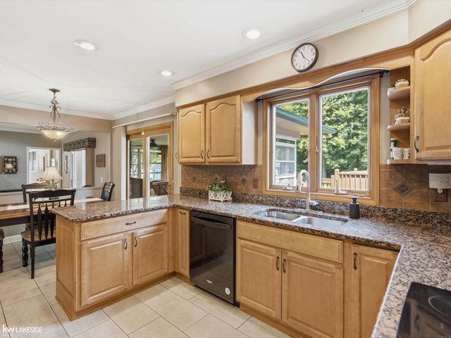 6185 Golfview Drive, Burton, MI 48509