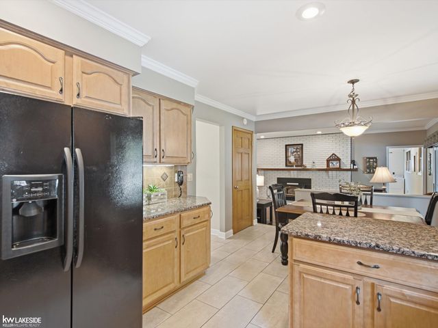6185 Golfview Drive, Burton, MI 48509