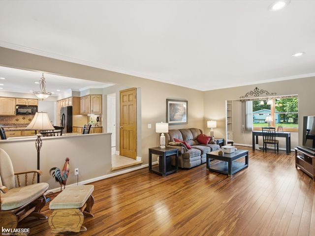 6185 Golfview Drive, Burton, MI 48509