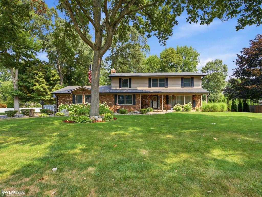 6185 Golfview Drive, Burton, MI 48509