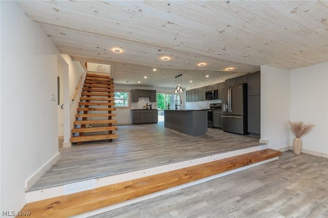 35032 East Road, Grafton, OH 44044