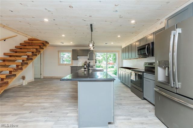 35032 East Road, Grafton, OH 44044