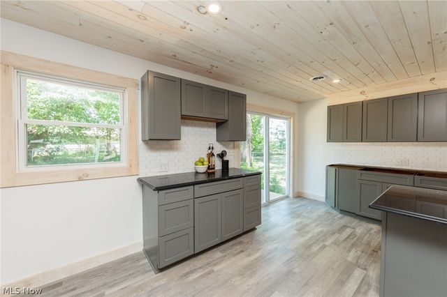 35032 East Road, Grafton, OH 44044