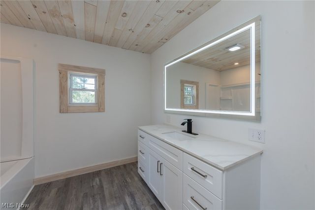 35032 East Road, Grafton, OH 44044