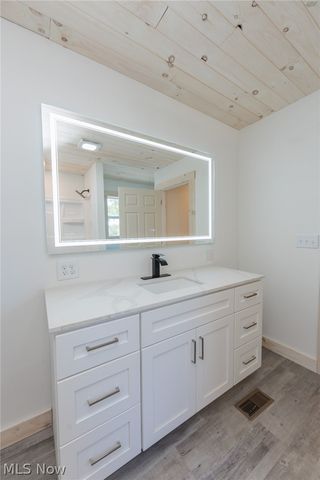 35032 East Road, Grafton, OH 44044