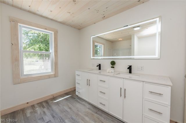 35032 East Road, Grafton, OH 44044