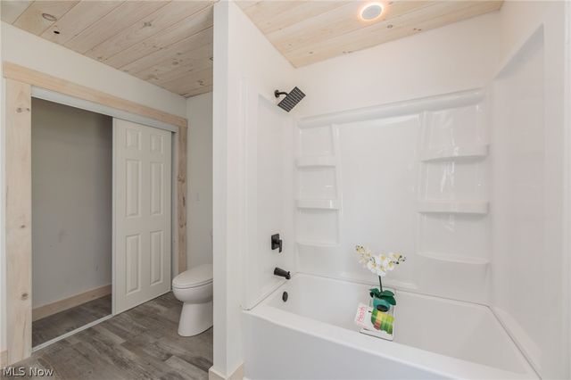 35032 East Road, Grafton, OH 44044