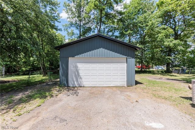 35032 East Road, Grafton, OH 44044