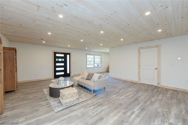 35032 East Road, Grafton, OH 44044