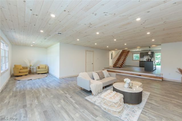35032 East Road, Grafton, OH 44044
