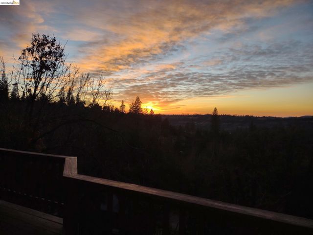 20384 Canyonview Dr, Tuolumne, CA 95479
