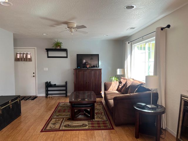 20384 Canyonview Dr, Tuolumne, CA 95479