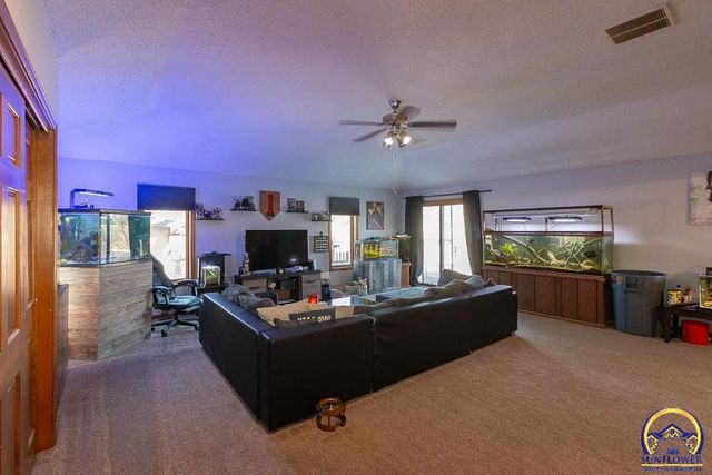 4032 SW 34th ST, Topeka, KS 66614