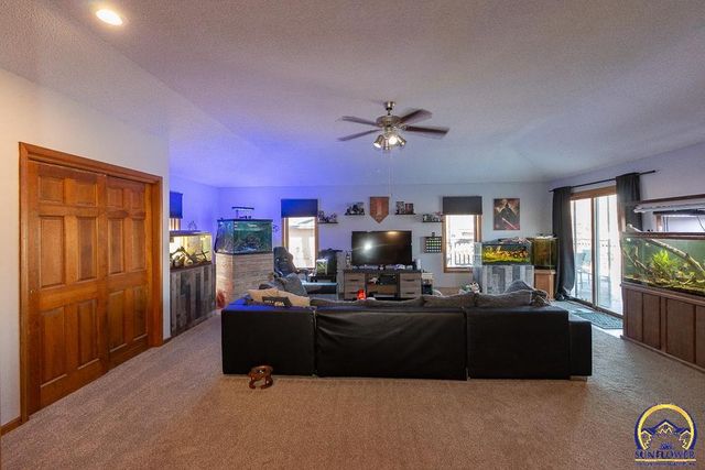 4032 SW 34th ST, Topeka, KS 66614